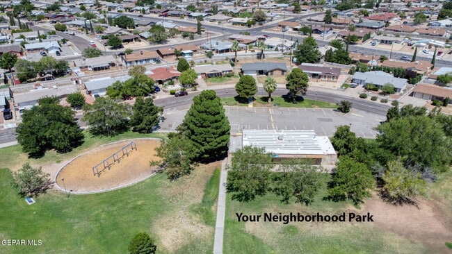 Building Photo - 4713 Sun Valley Dr
