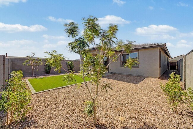Building Photo - 25291 W Hidalgo Ave