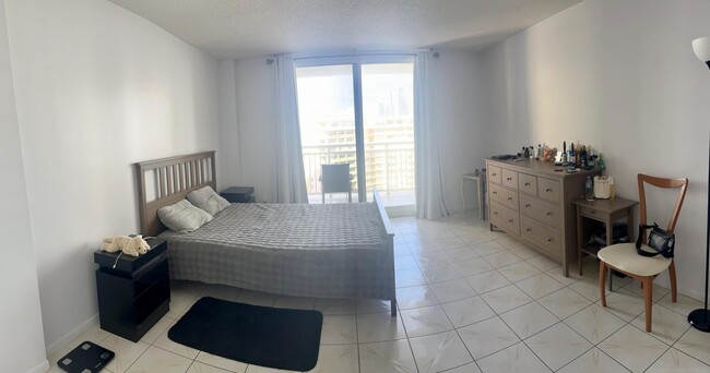 Building Photo - 1849 S Ocean Dr