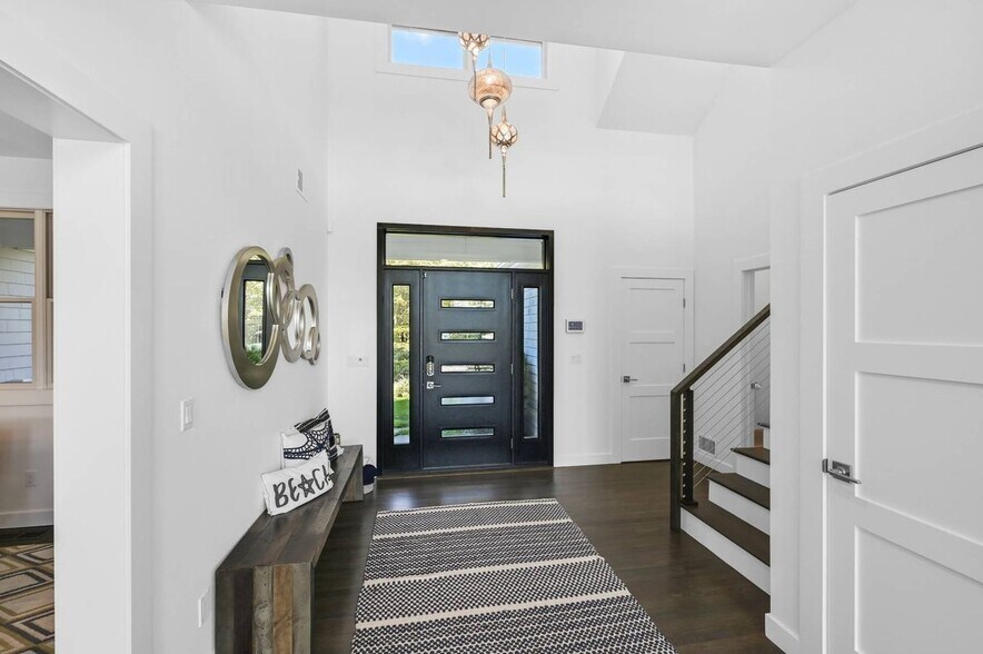 Building Photo - 18 Remsen Ln