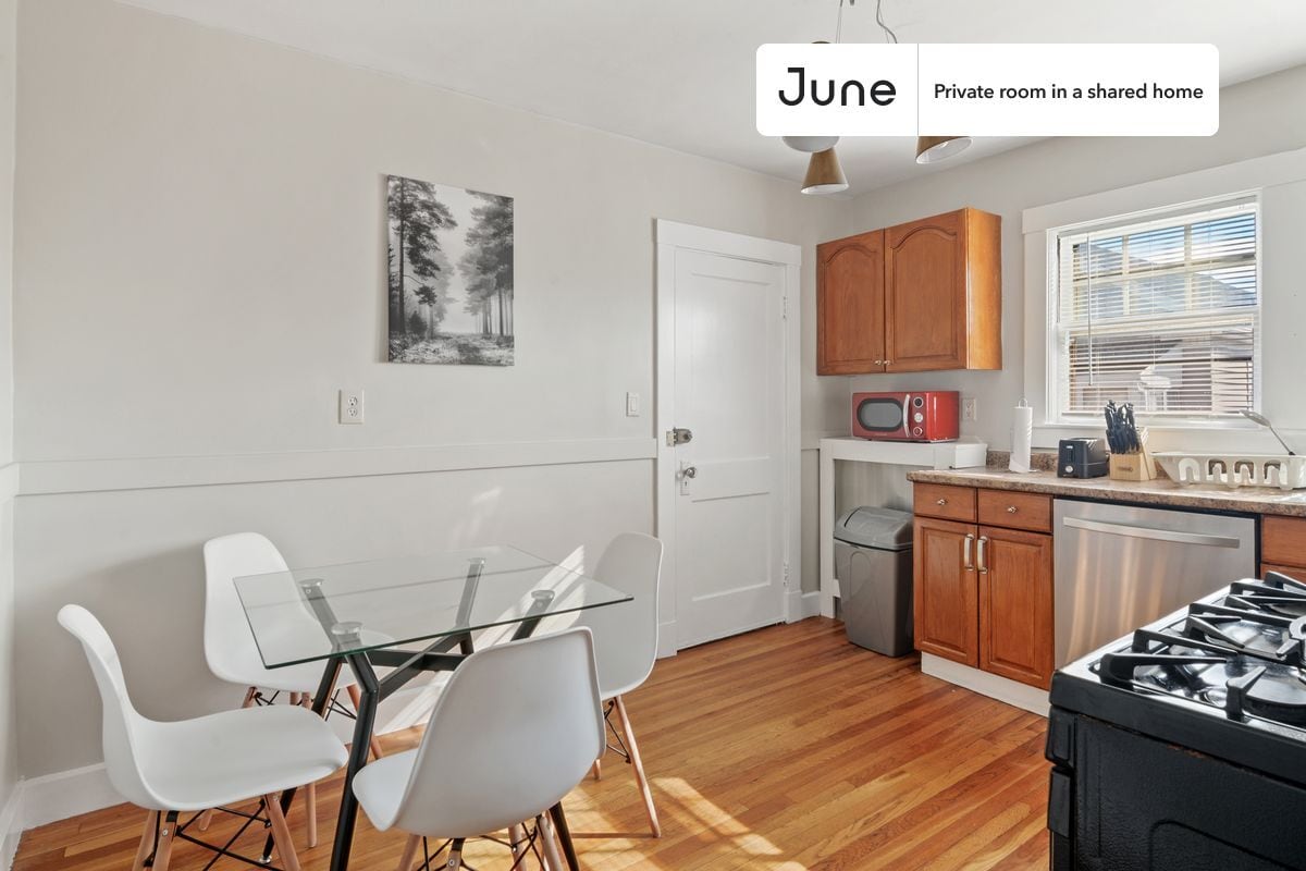 Building Photo - Room in Shared 5 bed/2 bath home