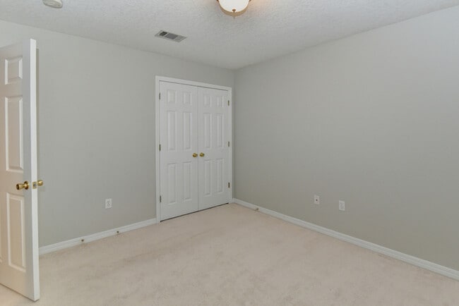 Building Photo - 15065 Warren Dr