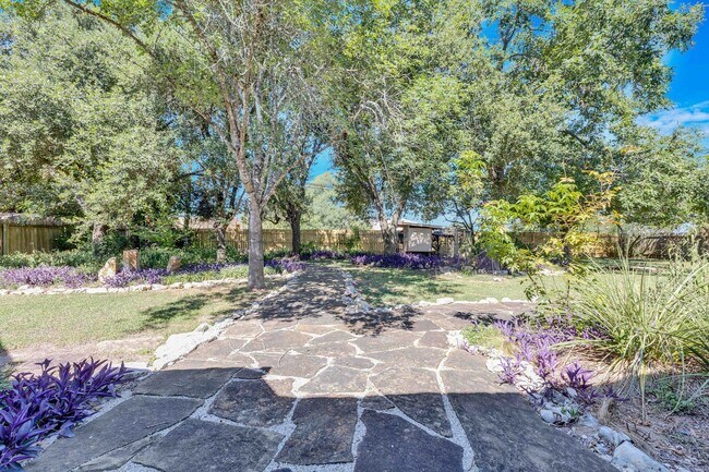 Building Photo - Beautiful Home in Shady Hollows Available ...