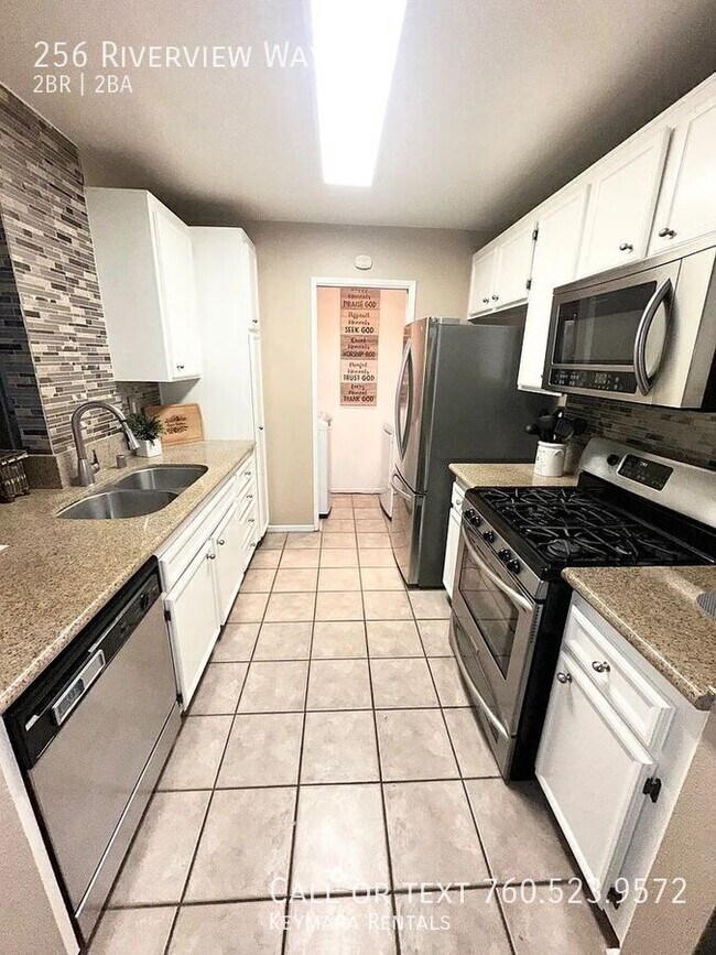 Building Photo - 256 Riverview Way