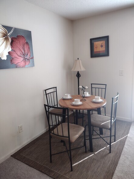 Dining - 5810 Battery Dr