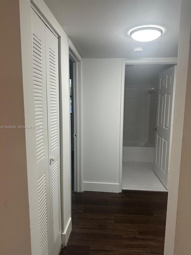 Building Photo - 9777 Nob Hill Ct