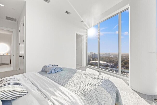 Building Photo - 777 3rd Ave N