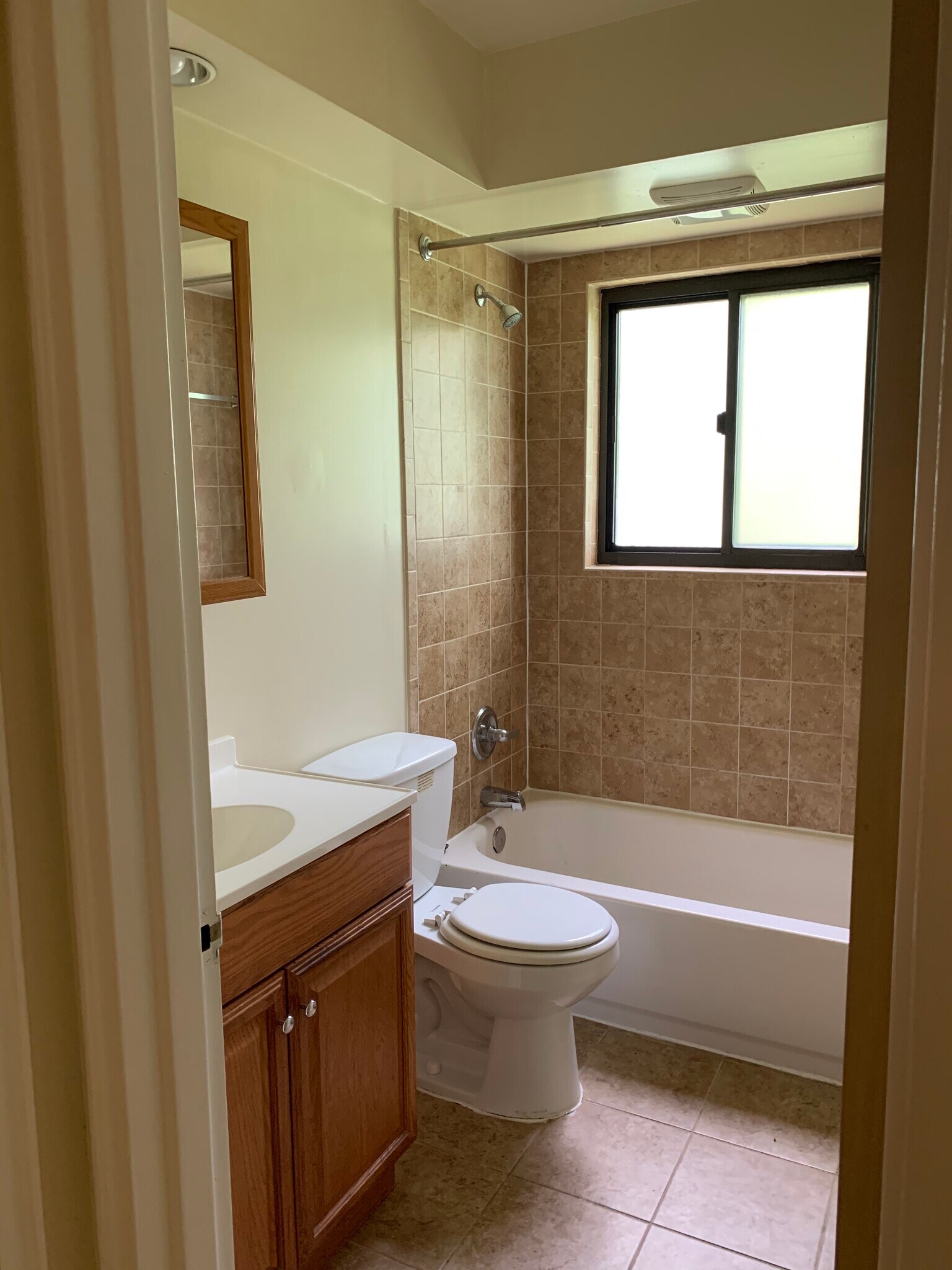 Building Photo - 1614 Beacon St