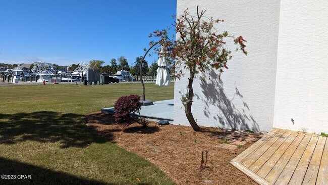 Building Photo - 4726 Bay Point Rd