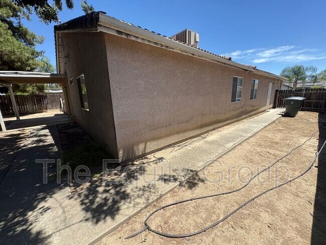 Building Photo - 3832 W Sweet Ave