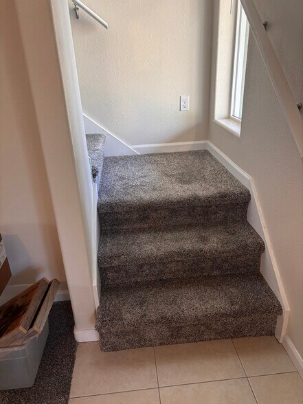 Building Photo - 657 N Main Ave