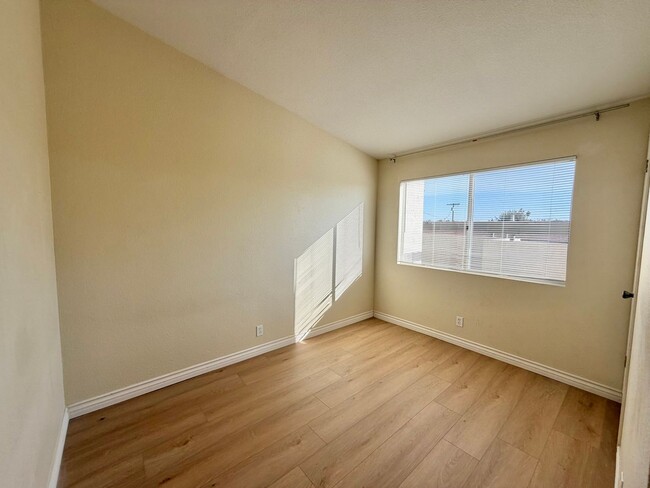 Building Photo - Experience the Best of University and Norm...