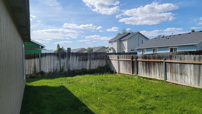 Building Photo - 3 Bedroom Home Near Fairchild Air Force Base