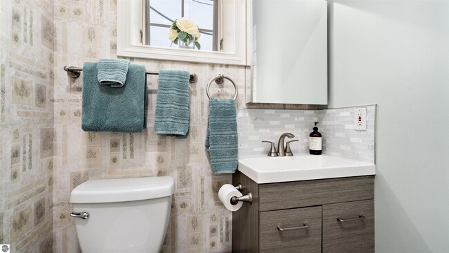 Building Photo - 201 River St