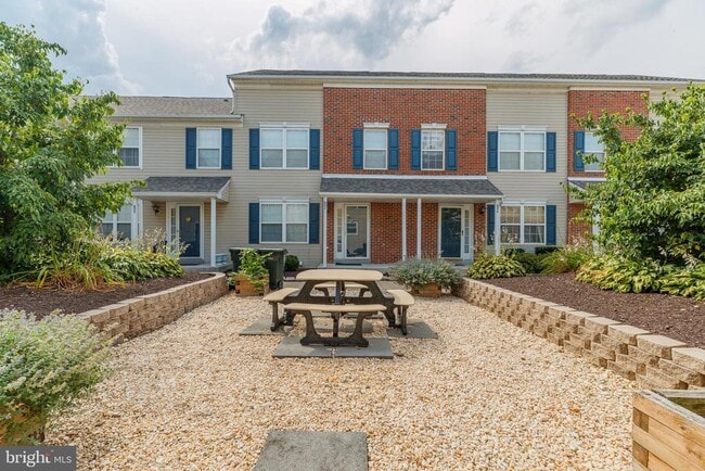 Building Photo - 837 Purple Martin Ct