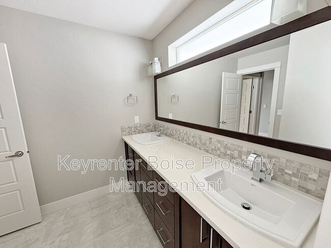 Building Photo - 2784 S Trailwood Way