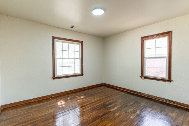 Building Photo - 3 Bedroom Rent to Own Home Available!