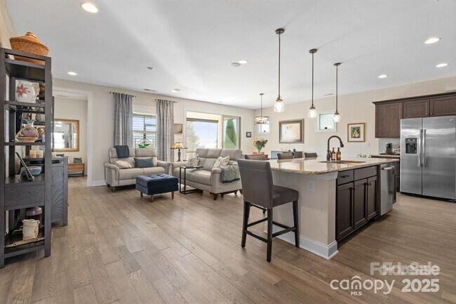 Building Photo - 305 Hemlock Bluff Ct