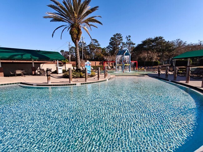 Building Photo - Florida Living at Its Best – 3BR Home with Hot Tub & Resort Amenities