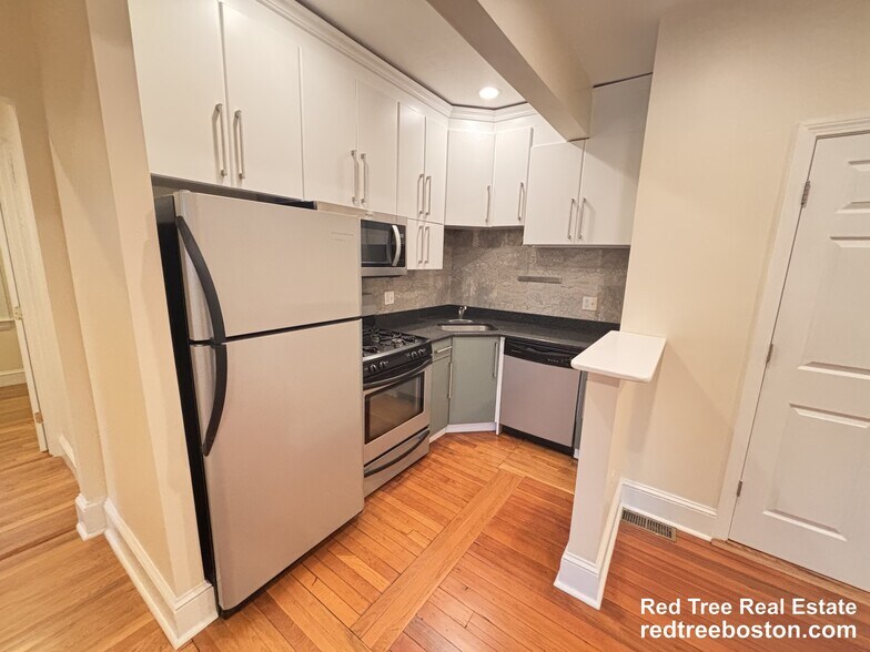 Building Photo - 191 Winthrop Rd