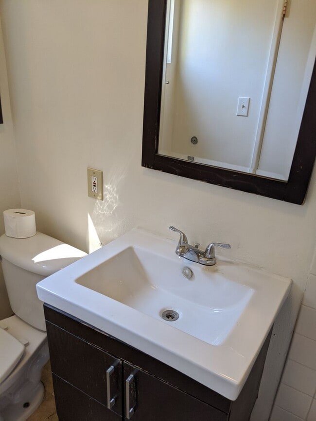 Building Photo - 4 BEDROOM 2 BATH ON CUL-DE-SAC AND LARGE YARD!