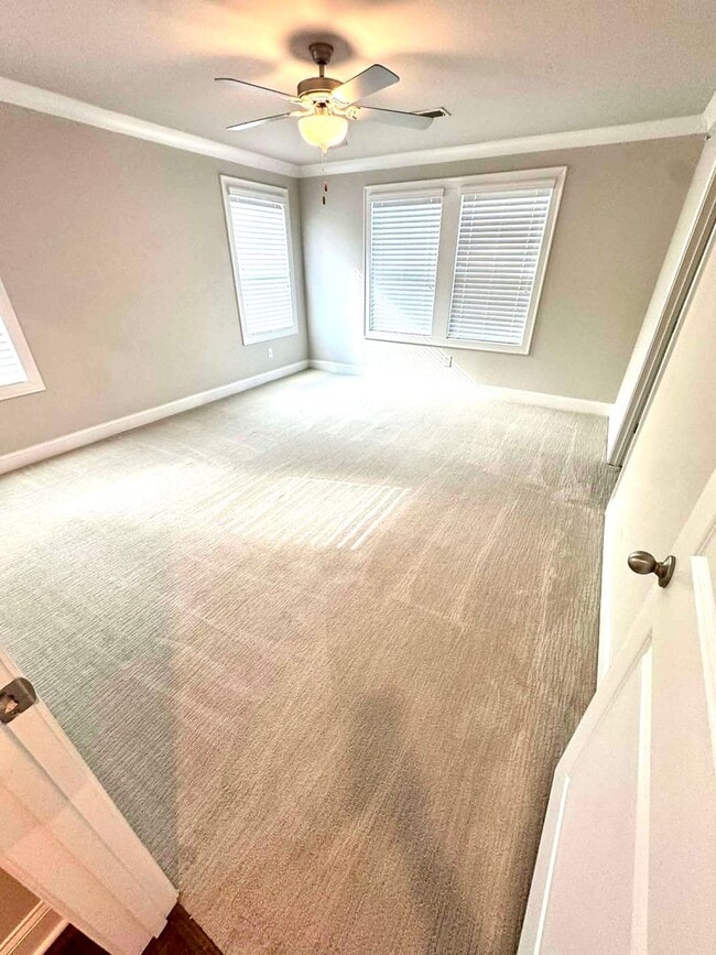 Building Photo - 4 bedroom, 3.5 bath townhouse in a swim community located in Woodstock, GA. Within walking distan...