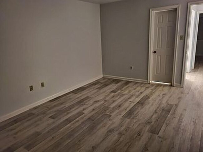Primary Photo - Remodeled Seven Oaks Condo