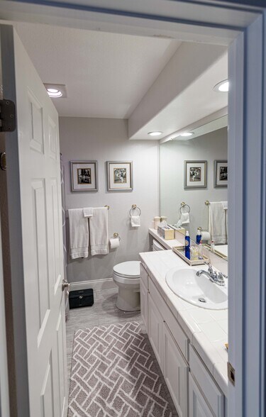 Building Photo - 4623 Da Vinci St