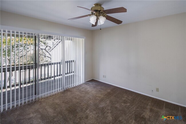 Building Photo - 1101 Parkview Dr