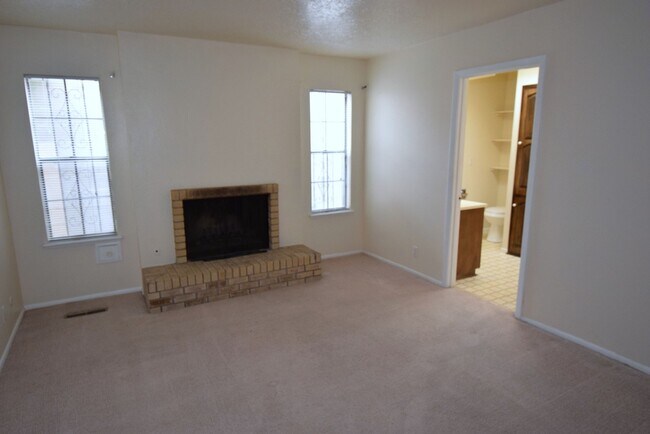 Building Photo - 6008 Quemado Dr NE