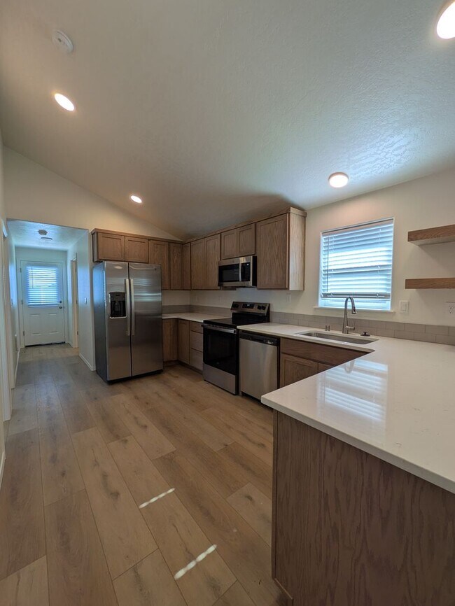 Building Photo - New Single Level Home in New SunRidge Community