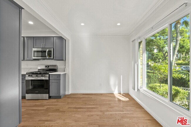 Building Photo - 1233 N Harper Ave