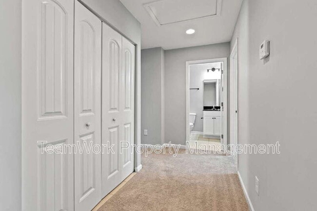 Building Photo - 526 Truman Dr