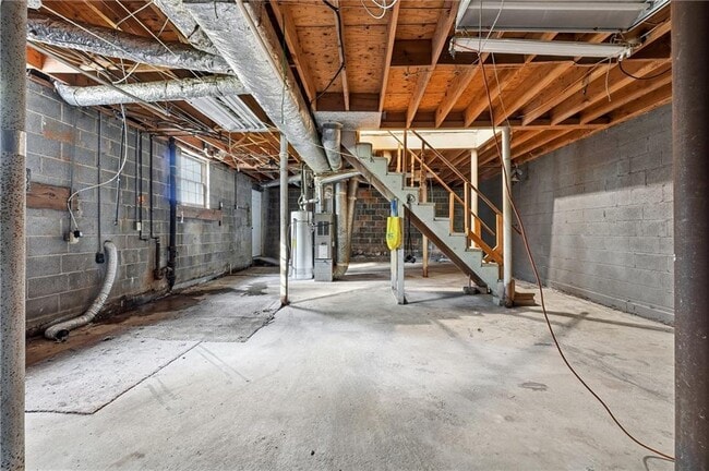 Building Photo - 6917 Laurel Wood Dr