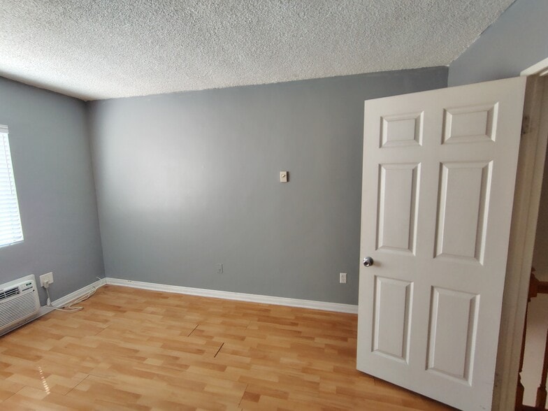Building Photo - 11025 Kittridge St