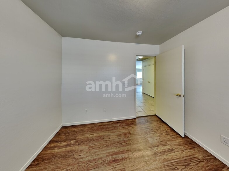 Building Photo - 10781 W Del Rio Ln