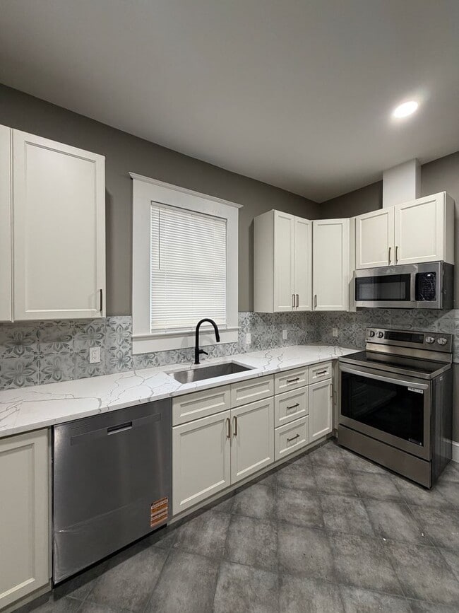 Building Photo - 1108 N Main St