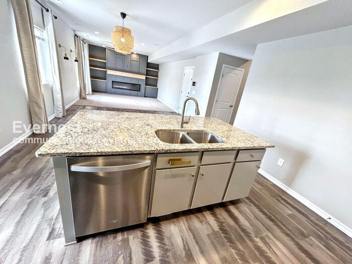 Building Photo - 6047 Mumford Dr.