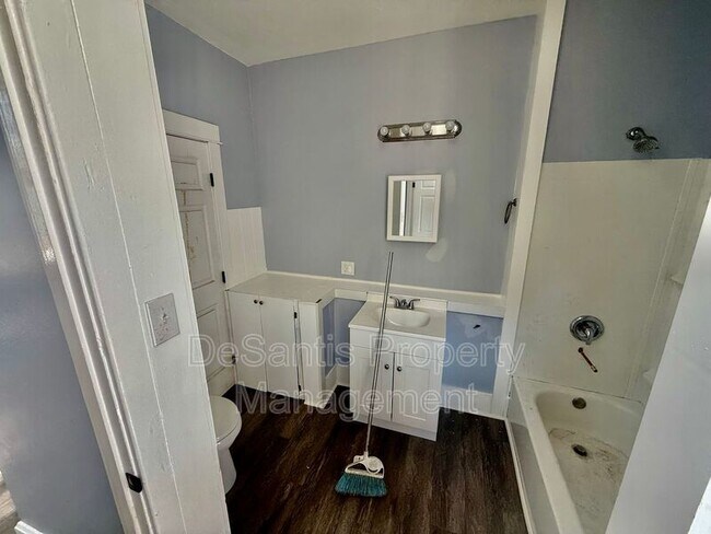 Building Photo - 1526 2nd Ave