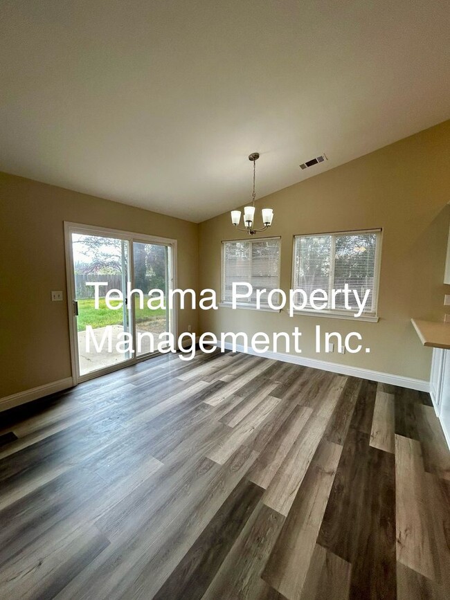 Building Photo - Updated 3 bedroom 2 bathroom in Cottonwood...