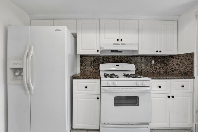 Building Photo - Sunrise Gem: Updated 2-Bed, 2-Bath with Garage Parking