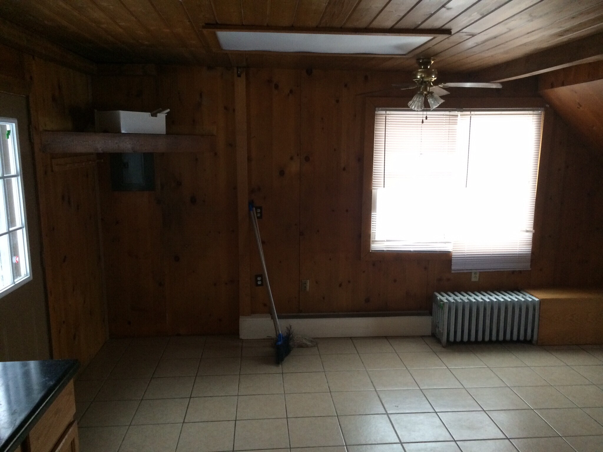 Building Photo - 401 E Ryan Rd