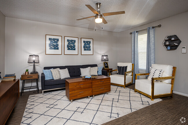 2BR, 2BA - 931SF - The Hub at Baton Rouge