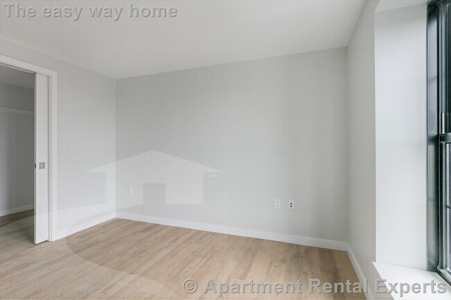 Building Photo - 10 Soden St