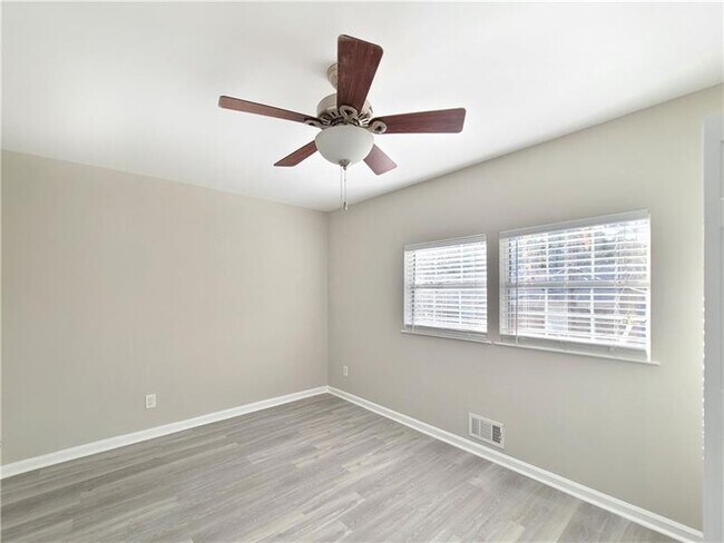 Building Photo - 2406 Campbellton Rd SW