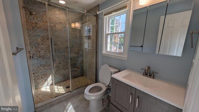 Building Photo - 5813 Shana Pl