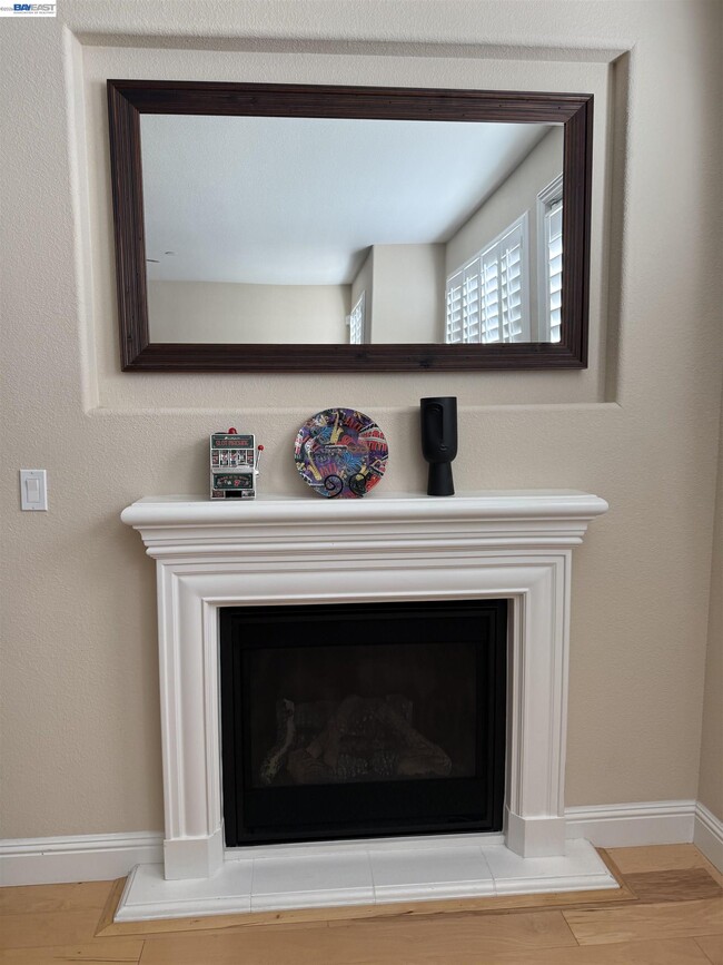 Building Photo - 6492 Bayview Dr