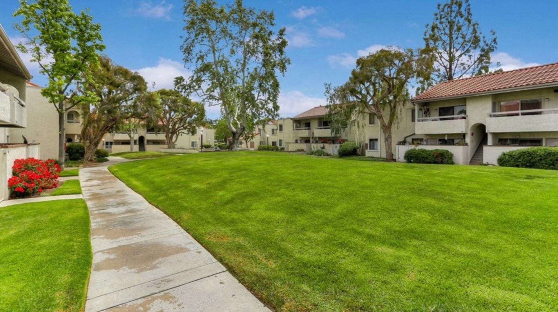 Building Photo - 25019 Peachland Ave