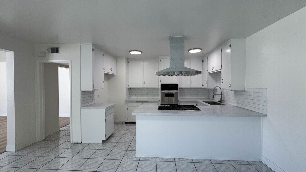Building Photo - 716 Glenway Dr