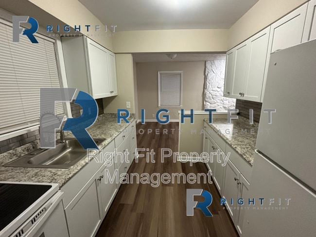 Building Photo - 1430 Amberly Dr